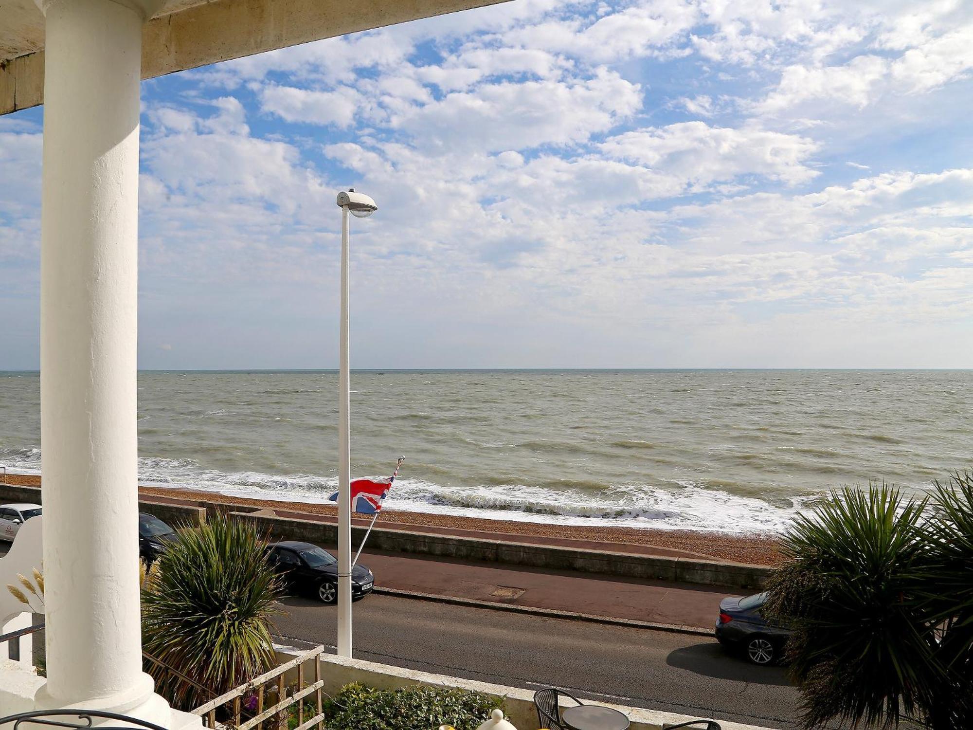 Seashore Apartment Sandgate Bagian luar foto